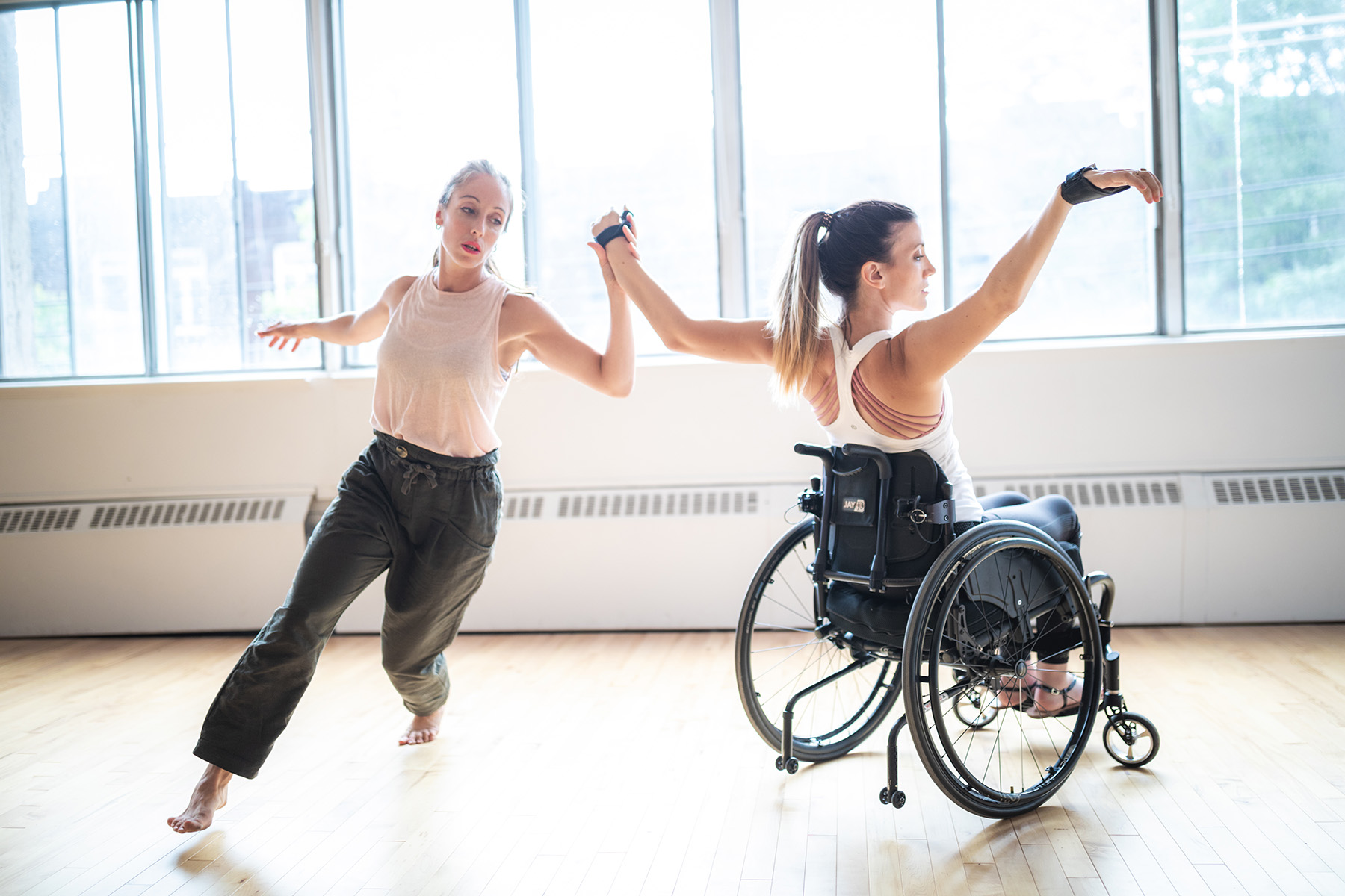 25 ans de danse inclusive. 